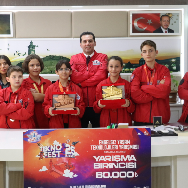 TEKNOFEST birincisi Diyarbakırlı öğrenciler, aldıkları ödülün bir kısmını G...