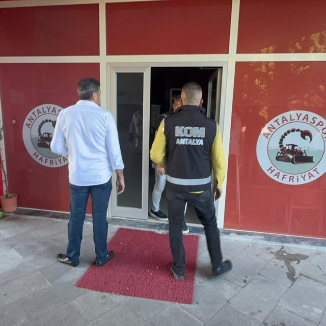 Antalya Büyükşehir Belediyesine yönelik soruşturmada 16 şüpheli gözaltına a...