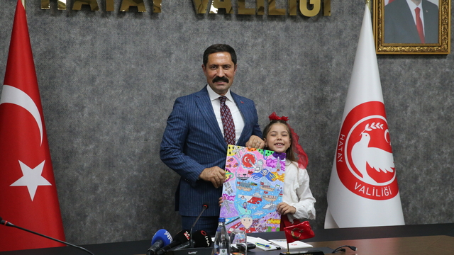 TEKNOFEST Mavi Vatan'da birincilik alan 8 yaşındaki çocuğa takdir plaketi verildi