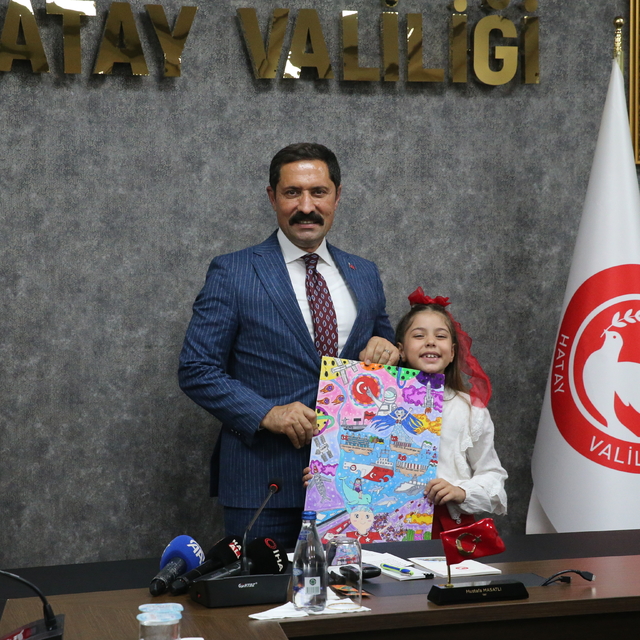 TEKNOFEST Mavi Vatan'da birincilik alan 8 yaşındaki çocuğa takdir plaketi v...