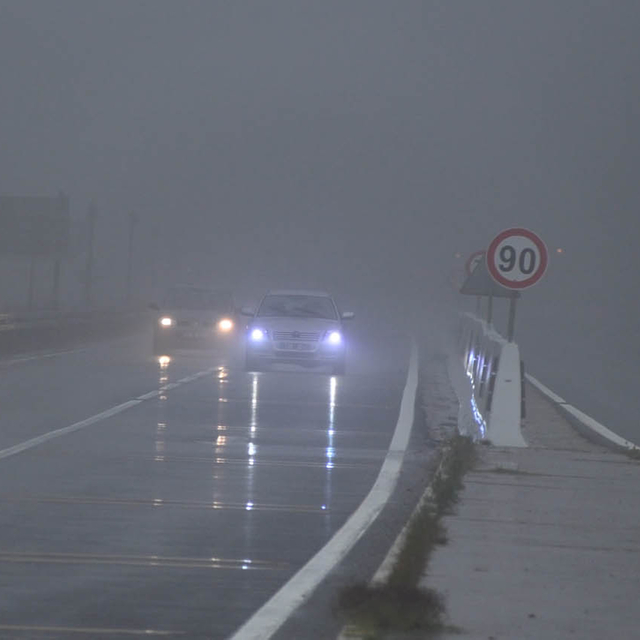 Bolu Dağı'nda sis ve sağanak etkili oldu