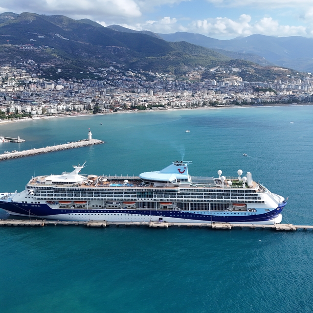 Alanya'ya "Marella Discovery 2" kruvaziyeriyle 1697 turist geldi