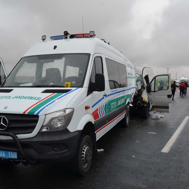 Aksaray'da otoyolda kaza: 2 asker şehit oldu, 1 sivil öldü- Yeniden