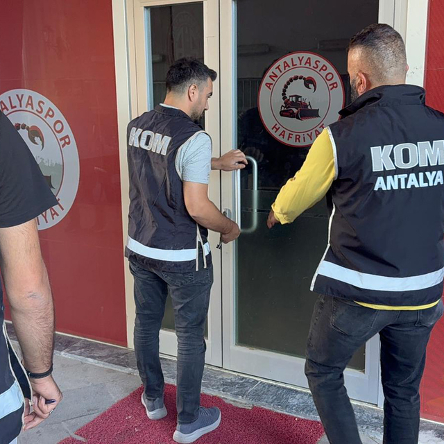 Antalya Büyükşehir Belediyesi'ne yönelik 6'ncı dalga 'rüşvet' operasyonu: 1...