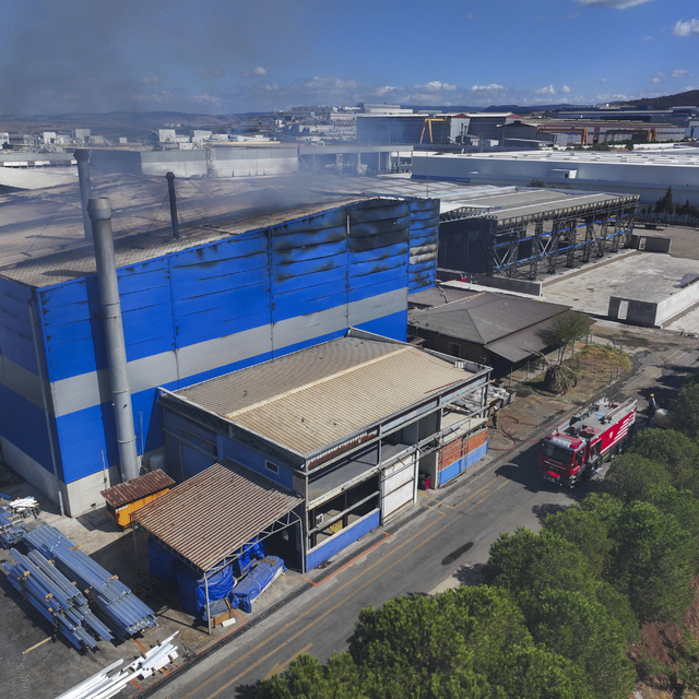 İzmir'de fabrikada çıkan yangın söndürüldü