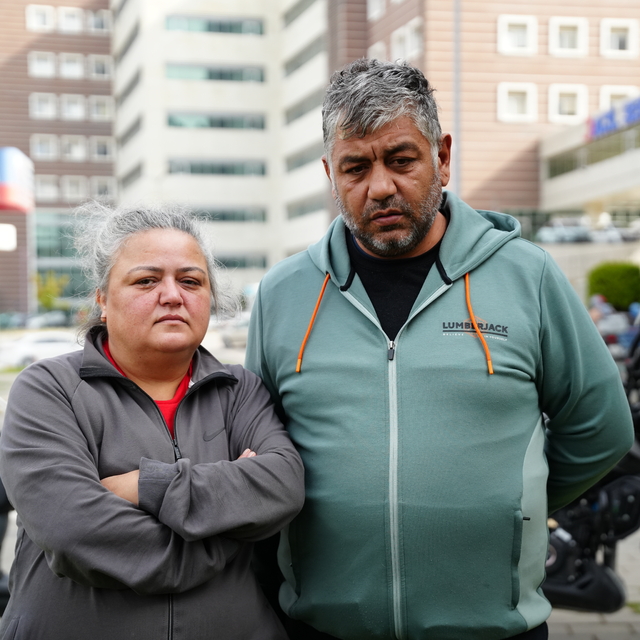 Kanser hastasıyken doğurduğu oğlu, okulda darbedilmesi sonucu yaşam mücadel...