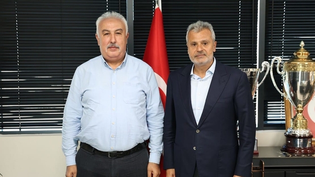 Yeşilay Hatay Şube Başkanı Kuyubaşıoğlu'ndan Büyükşehir Belediye Başkanı Öntürk'e ziyaret