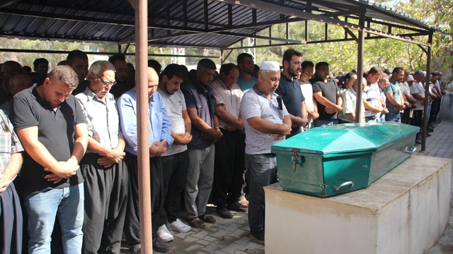 Akıma kapıldıktan sonra hastaneye götürülürken trafik kazasında ölen Yusuf toprağa verildi