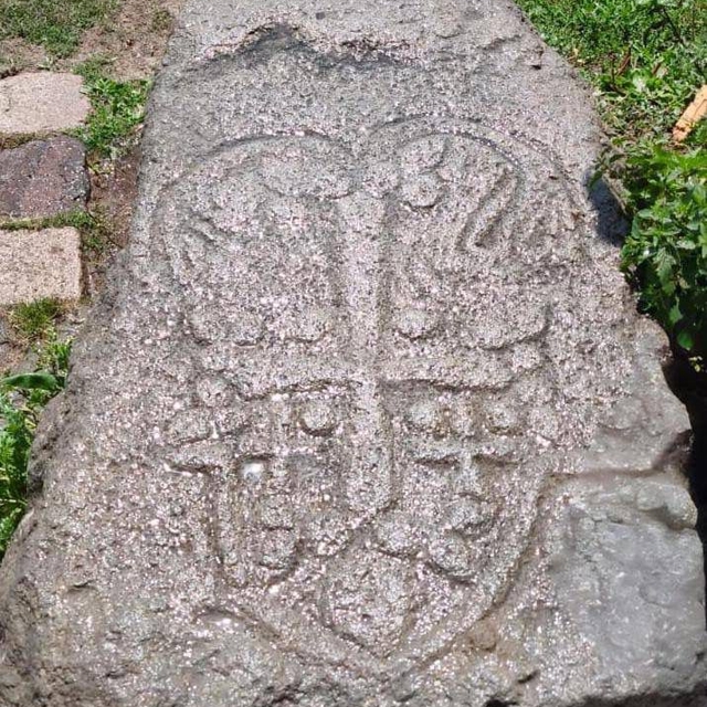 Van'da Bizans dönemine ait 2 kabartma taş stel ele geçirildi