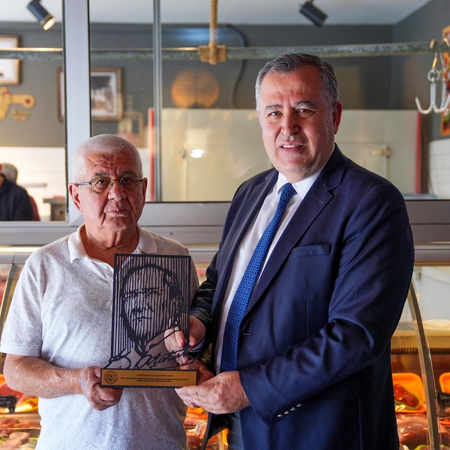 FTSO'ya 40 yılı aşkın süredir üyeliği devam edenlere teşekkür plaketi veril...