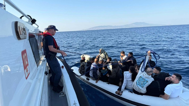 Bodrum'da 24 kaçak göçmen ile 2 organizatör yakalandı
