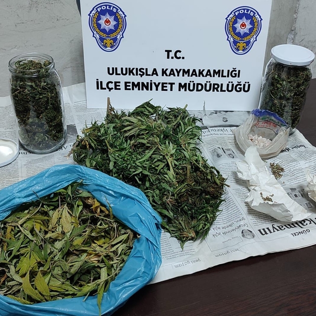 Niğde'de uyuşturucu operasyonlarında yakalanan 13 zanlıdan 5'i tutuklandı