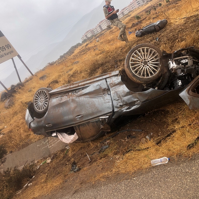 Gaziantep'te çarpışan otomobillerdeki 3 kişi yaralandı