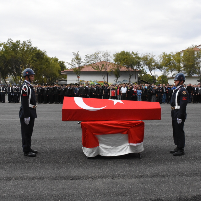 GÜNCELLEME 2 - Aksaray'da trafik kazasında 2 asker şehit oldu, 1 kişi öldü