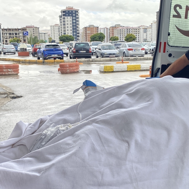 Sivas'ta yolcu otobüsü ile TIR çarpıştı: 23 yaralı (2)