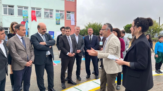 Balıkesir'de Zeka Bahçesinde Yerimde Duramıyorum Projesi tanıtıldı