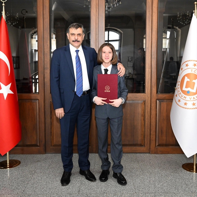 Erzurum Valisi Mustafa Çiftçi'ye hayranlık duyan çocuk hafız oldu