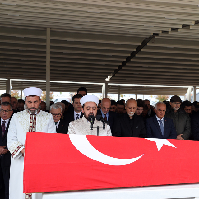 Yavuz Bülent Bakiler, memleketi Sivas'ta son yolculuğuna uğurlandı