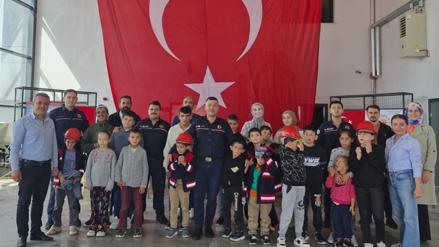 Vezirköprü İtfaiyesi "özel misafirlerini" ağırladı