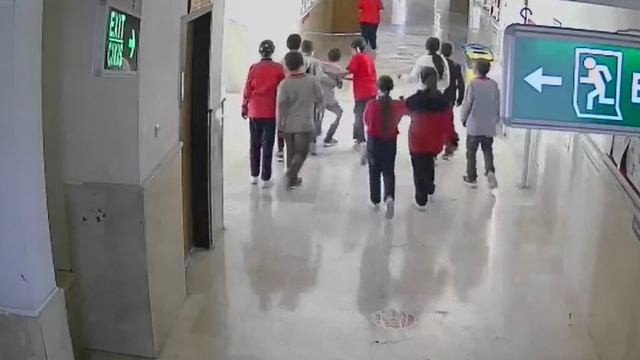 Öğretmen, boğazına mandalina kaçan öğrenciyi heimlich yöntemiyle kurtardı