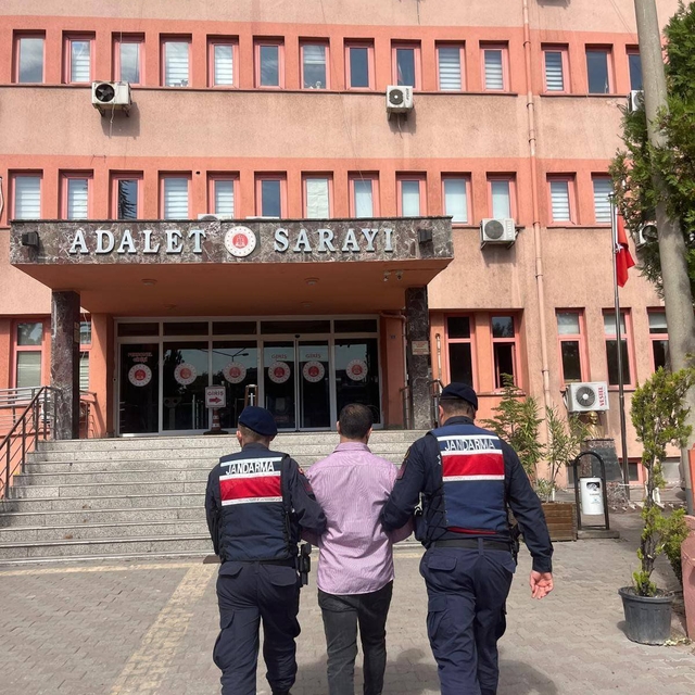 Cezaevinden firar etti; camide uyurken yakalandı