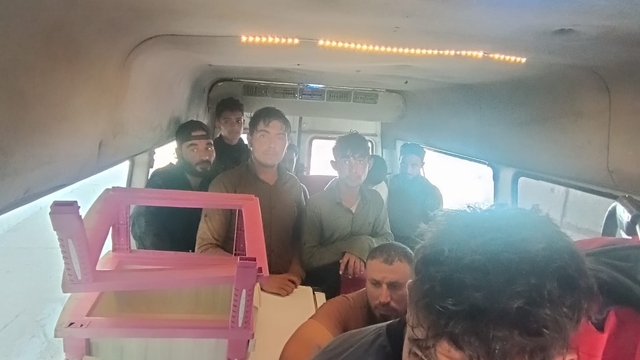 Hatay'da 12 kaçak göçmen yakalandı