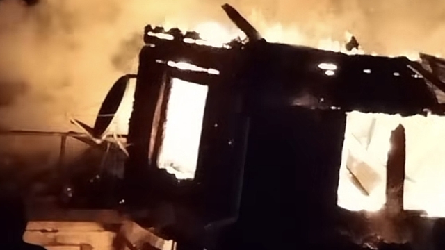 Bartın'da 2 katlı ahşap ev yandı