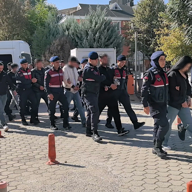 1 kişinin öldüğü silahlı kavganın şüphelileri adliyeye sevk edildi