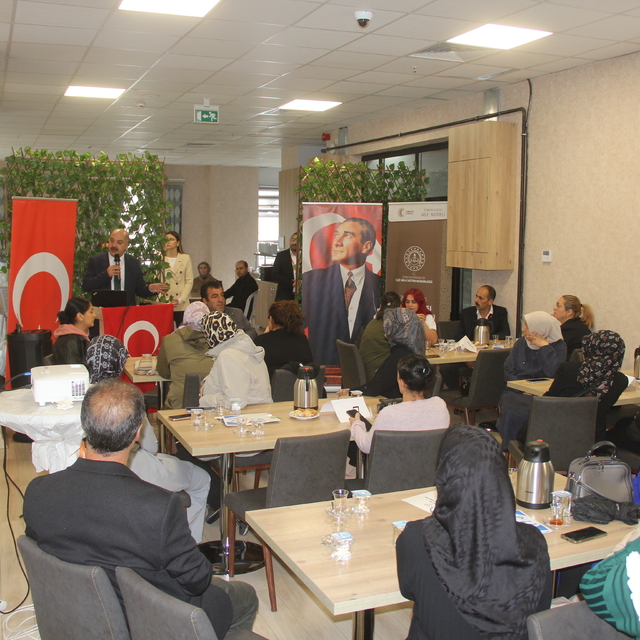 Zara'da veli çalıştayı düzenlendi