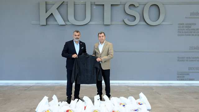 Kumluca'da ihtiyaç sahibi öğrencilere giyecek yardımı yapıldı