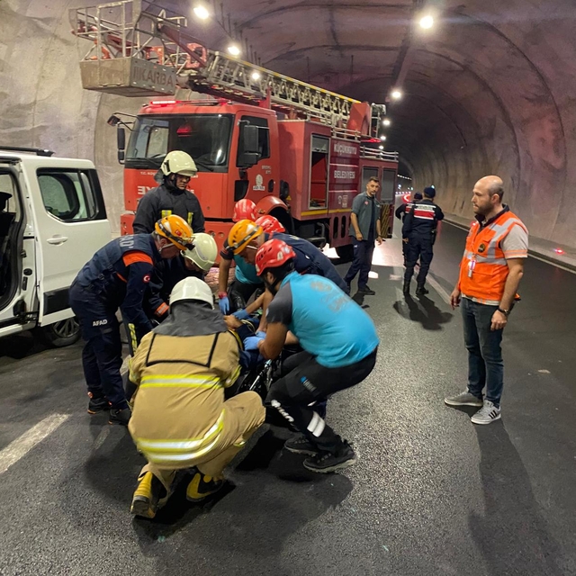 Çanakkale'deki Troya Tüneli'nde trafik kazası tatbikatı yapıldı