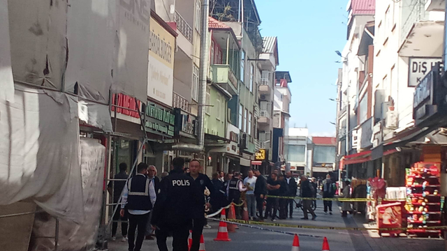 Duvarlarından sesler gelen bina tahliye edildi