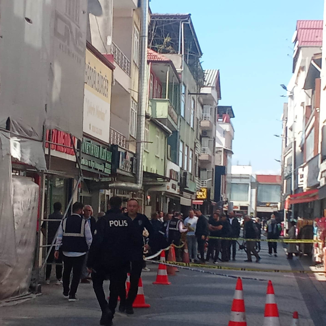 Duvarlarından sesler gelen bina tahliye edildi