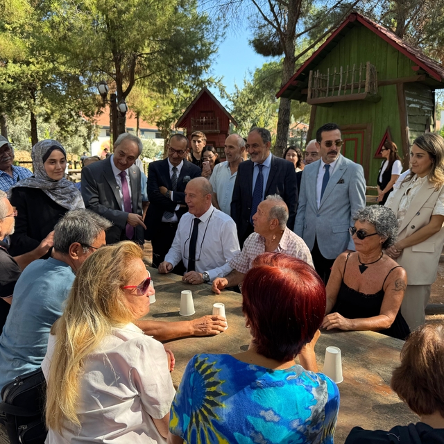 Antalya'da yaşlılar spor ve sanatla sosyalleşti