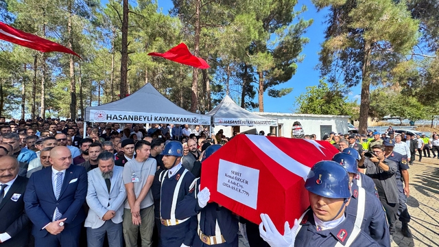 Şehit Jandarma Astsubay Çavuş Kemal Özgür'ün cenazesi Osmaniye'de defnedildi