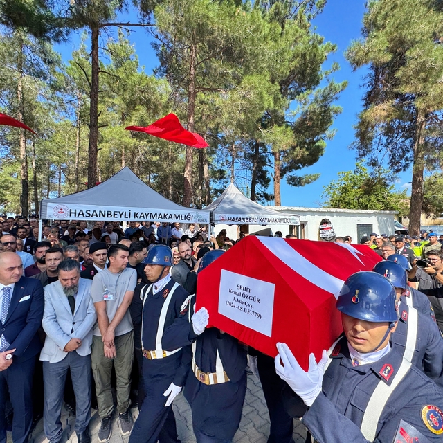 Şehit Jandarma Astsubay Çavuş Kemal Özgür'ün cenazesi Osmaniye'de defnedild...