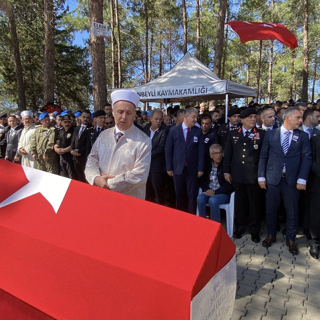 Trafik kazasında şehit olan astsubay, Osmaniye'de toprağa verildi