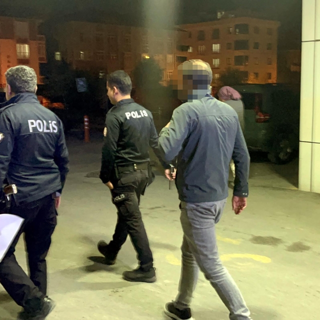 Ehliyet sınavında kopya için kulağının içine yerleştirdiği cihaz hastanede...