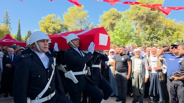 Şehit polis memuru, Şanlıurfa'da son yolculuğuna uğurlandı