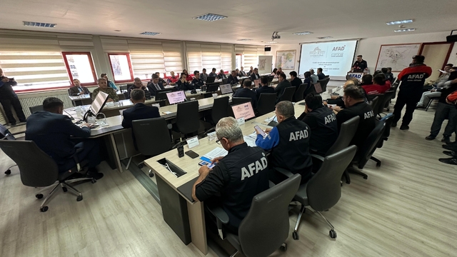 Afyonkarahisar'da "6,1 büyüklüğünde yaşanan deprem" senaryolu tatbikat yapıldı