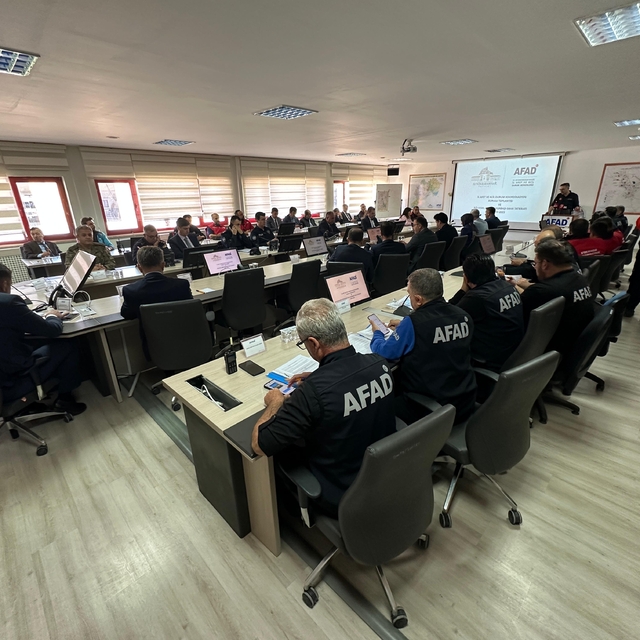 Afyonkarahisar'da "6,1 büyüklüğünde yaşanan deprem" senaryolu tatbikat yapı...