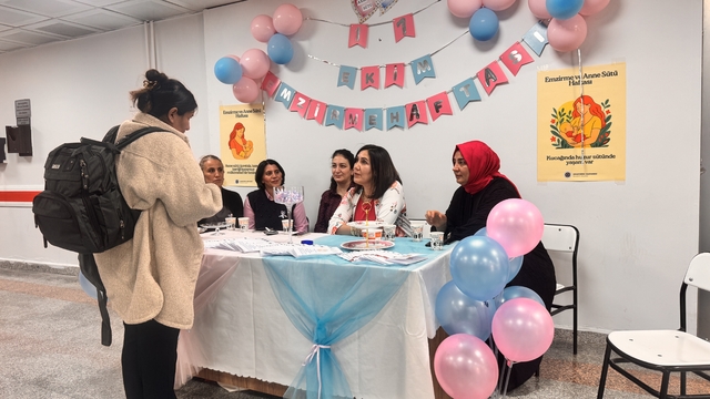 Erzurum'da sağlıkçılar kadınlara emzirme ve anne sütünün önemini anlattı