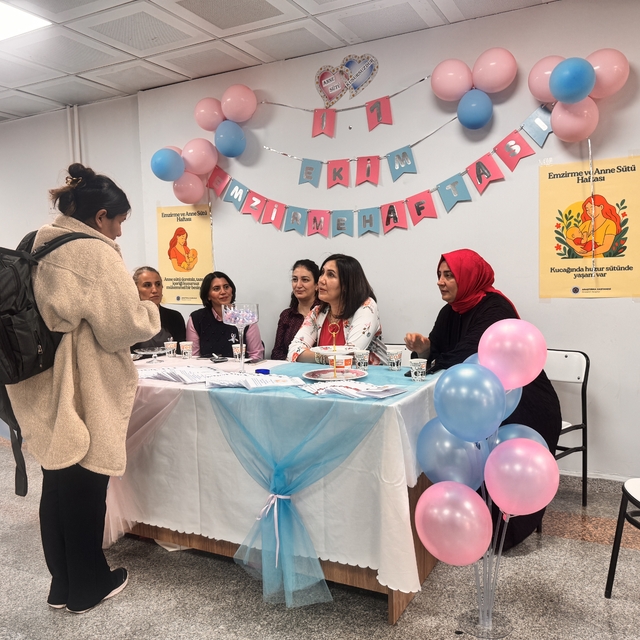 Erzurum'da sağlıkçılar kadınlara emzirme ve anne sütünün önemini anlattı