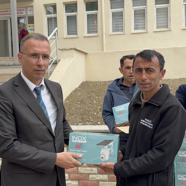 Yozgat'ta küçükbaş yetiştiricilere güneş enerjili kamera ve kamp lambası de...