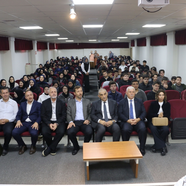 Talim Terbiye Kurulu Üyesi Öztürk, lise öğrencileriyle bir araya geldi