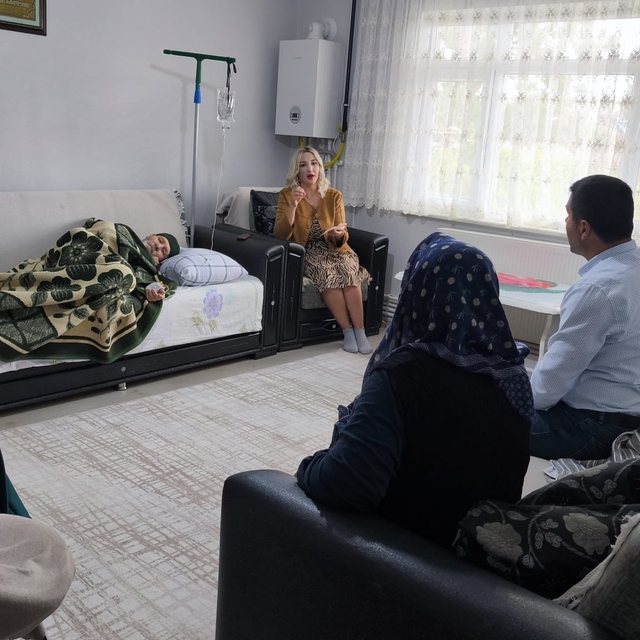Karakeçili'de hastalar evlerinde ziyaret edilerek tedavileri yapılıyor