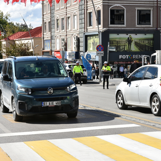 Erzurum'da "önce yaya" kuralının yaygınlaştırılması için havadan ve karadan...