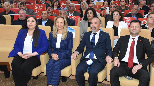 CHP Genel Başkan Yardımcısı Nazlıaka, Aksaray'da partisinin ilçe kongresine katıldı