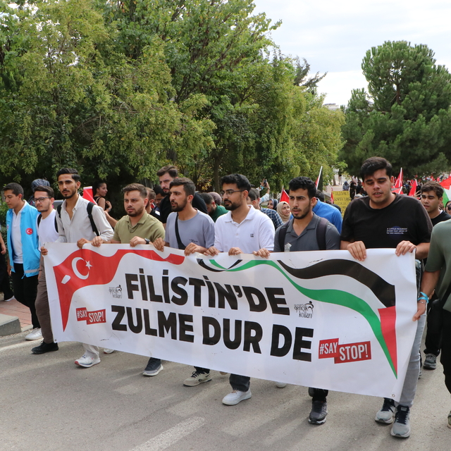 Kilis'te üniversite öğrencileri ve akademisyenlerden Filistin'e destek yürü...
