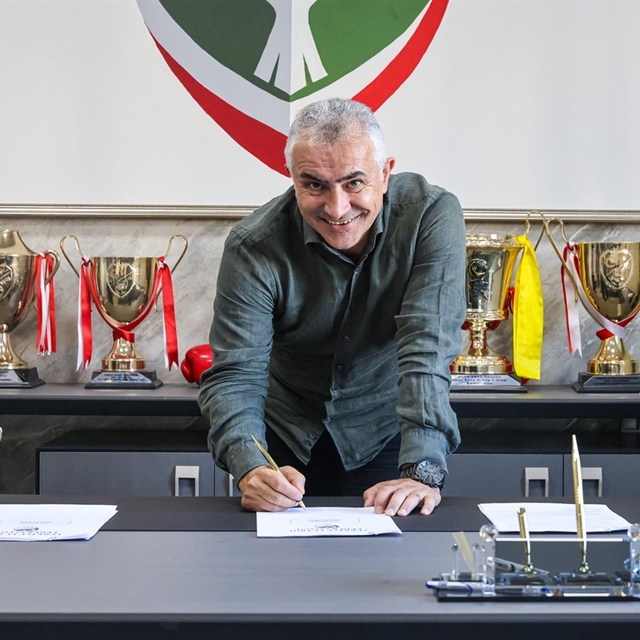 Amed Sportif Faaliyetler'de teknik direktör Mehmet Altıparmak ile yollar ay...